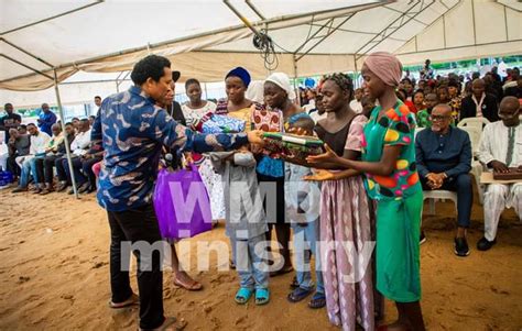  The Noodle Seller - A Hilarious Tale of Patience, Greed, and Divine Intervention?